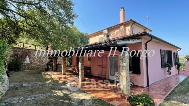 Villa in residenziale in Strada Scansanese