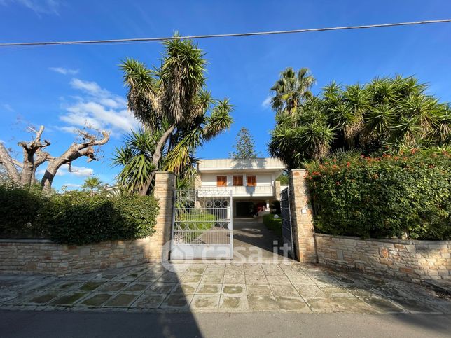 Villa in residenziale in Via dei Mandorli