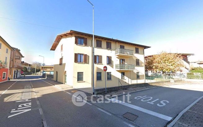 Box/posto auto in residenziale in Via Vittorio Veneto 37