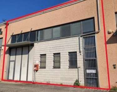 Capannone in commerciale in