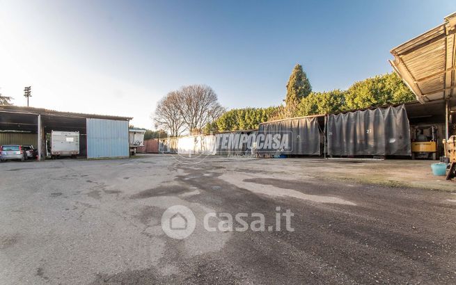 Capannone in commerciale in Via San Michele del Carso