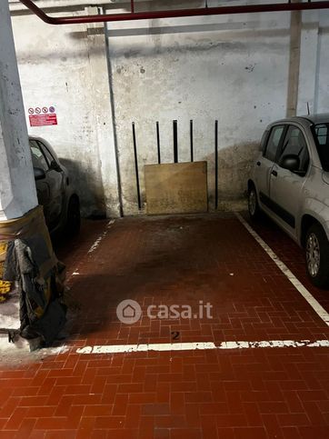 Box/posto auto in residenziale in Piazza di Sarzano 7 R