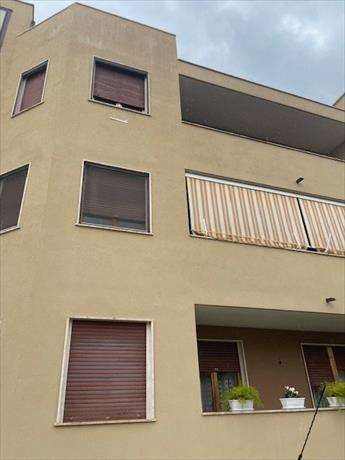 Casa indipendente in residenziale in Via Seneca 7