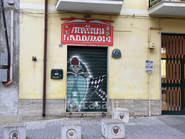 Negozio/locale commerciale in commerciale in Via Appia 167