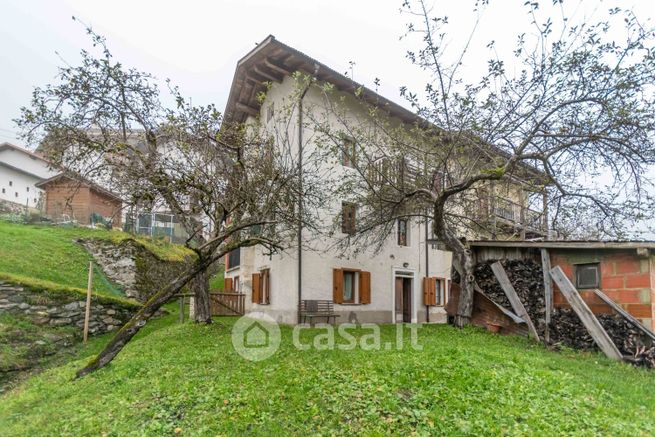 Casa indipendente in residenziale in 