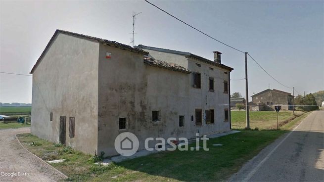 Casa bi/trifamiliare in residenziale in Via Confine 28