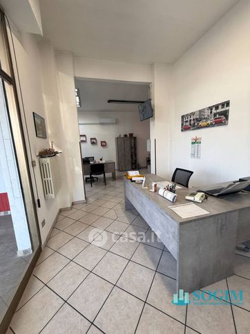 Capannone in commerciale in 