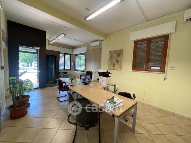 Ufficio in commerciale in Via Comacchio