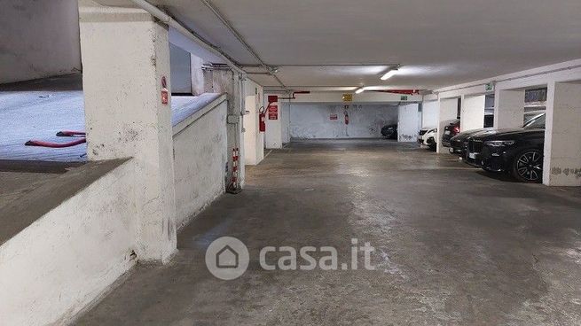 Garage/posto auto in residenziale in Riviera dei Ponti Romani