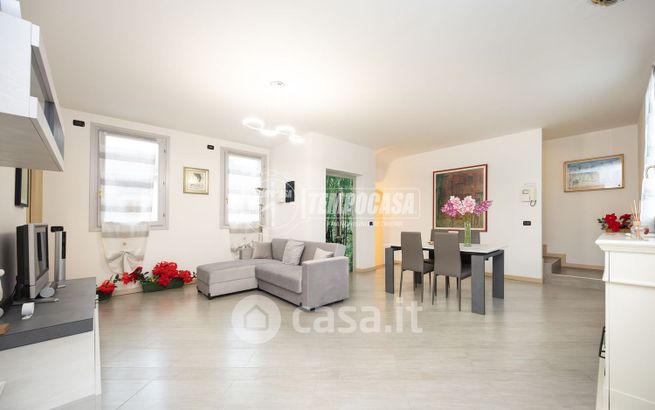 Casa indipendente in residenziale in Via Sant'Ambrogio
