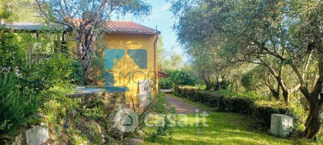 Villa in residenziale in 