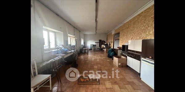 Capannone in commerciale in 
