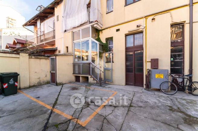 Garage/posto auto in residenziale in Via San Bernardino 38