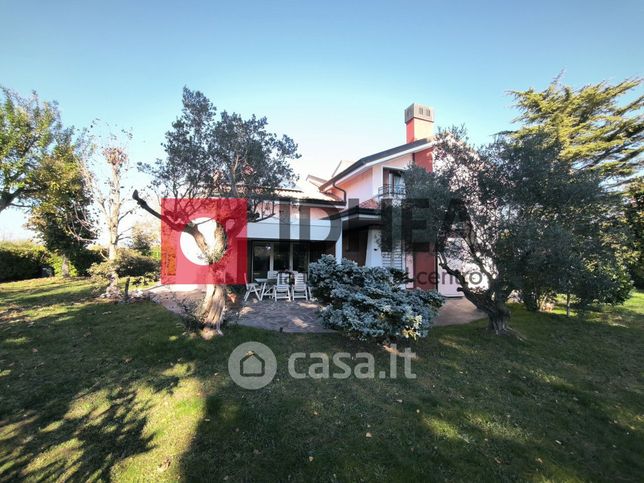 Villa in residenziale in Viale Falconera
