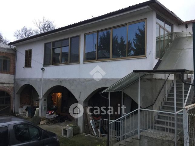 Casa bi/trifamiliare in residenziale in Frazione Casabianca 107 a