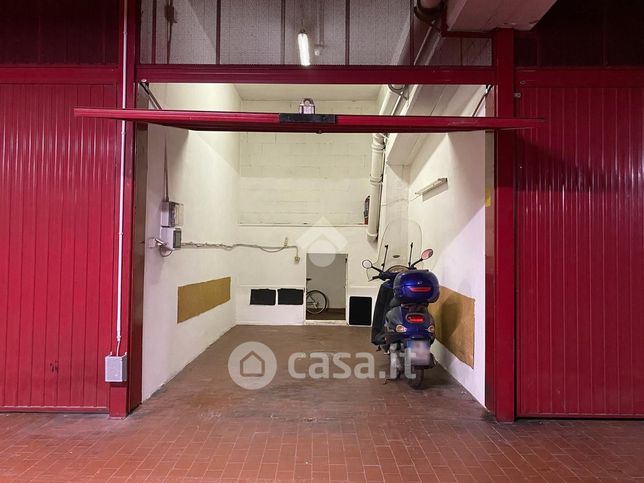 Box/posto auto in residenziale in Via Barletta 133