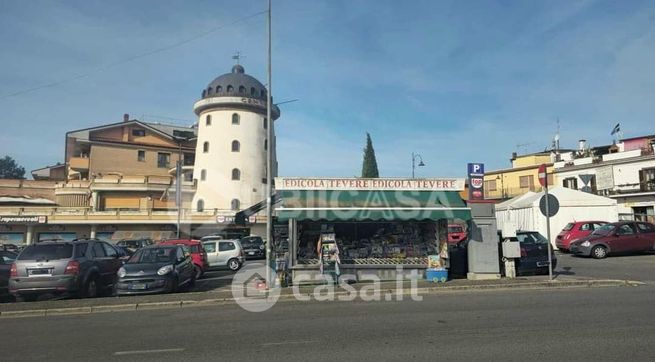 Attività/licenza (con o senza mura) in commerciale in Via Tevere