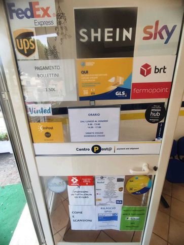 Ufficio in commerciale in Via Elio Adriano 19