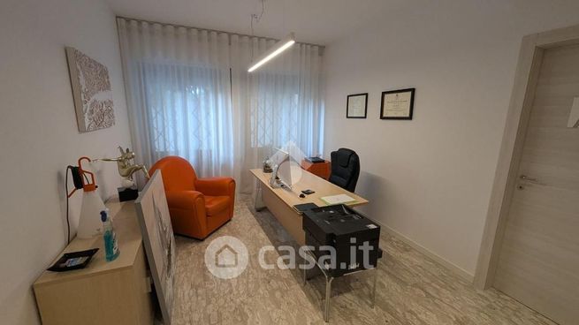 Ufficio in commerciale in Via Francesco Beccaruzzi