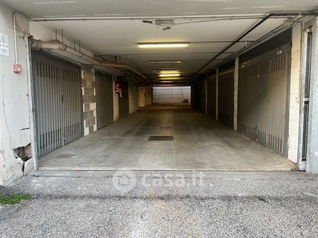 Garage/posto auto in residenziale in Via Palau 98