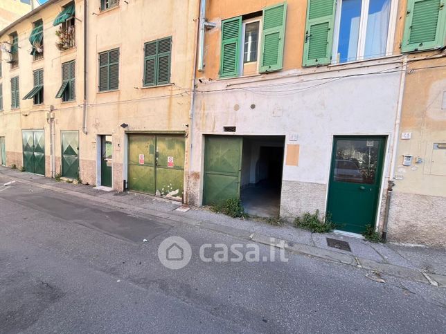 Capannone in commerciale in 