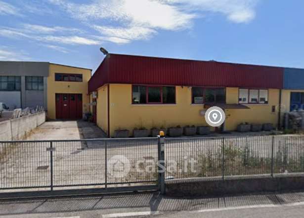 Capannone in commerciale in Via delle Industrie 8 /b
