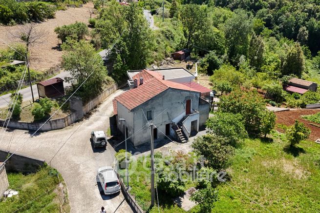Casa indipendente in residenziale in Contrada Canfora 10