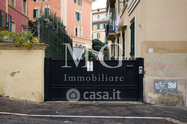 Garage/posto auto in residenziale in Via Sabazio