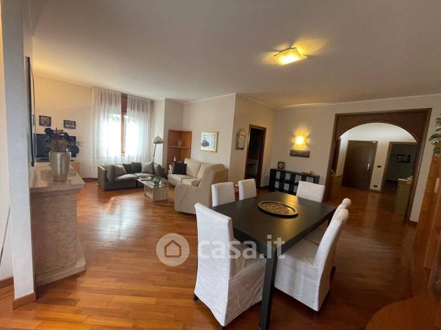 Appartamento in residenziale in Viale Toscana 47