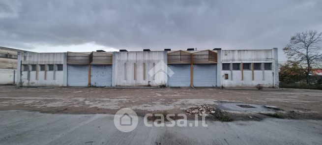 Capannone in commerciale in Strada 23