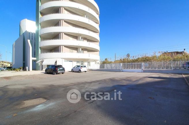 Garage/posto auto in residenziale in Via Domenico Bruni