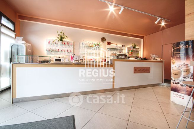 Attivitã /licenza (con o senza mura) in commerciale in Piazza Vittoria 8
