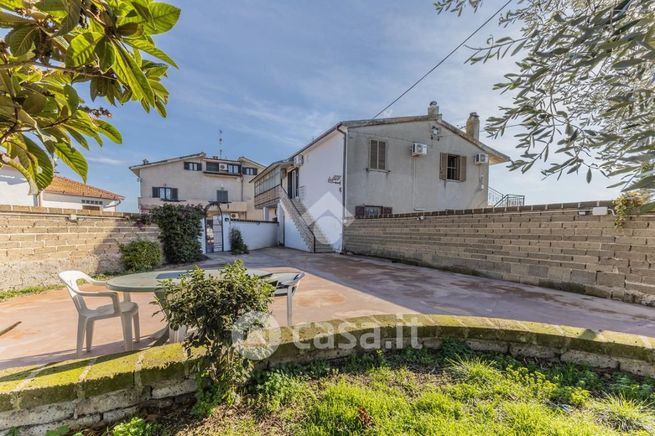 Appartamento in residenziale in Via Fontanile della Regina 23