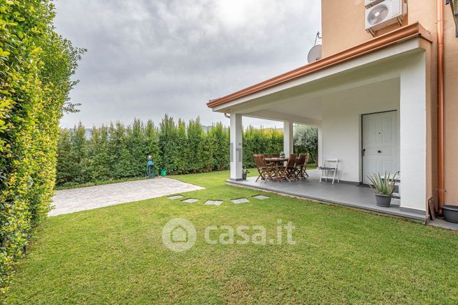 Villa in residenziale in Via Isola del Giglio