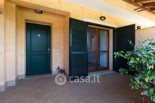 Villetta a schiera in residenziale in Via Mario Piacentini