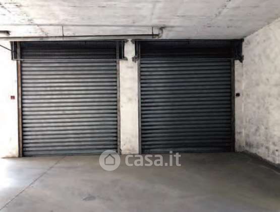 Box/posto auto in residenziale in Via Emilio Longoni