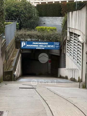 Box/posto auto in residenziale in Via Madonna della Neve 35
