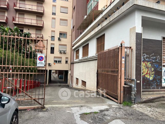 Box/posto auto in residenziale in Via Giuseppe Sunseri 25
