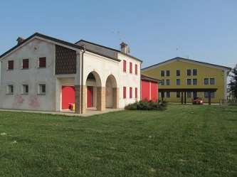 Negozio/locale commerciale in commerciale in Via Paliaga