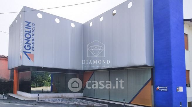 Capannone in commerciale in Via Unione