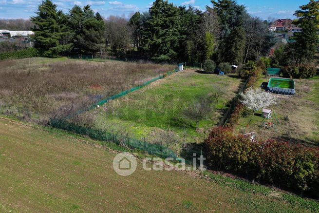 Terreno agricolo in commerciale in Viale Toscana 1