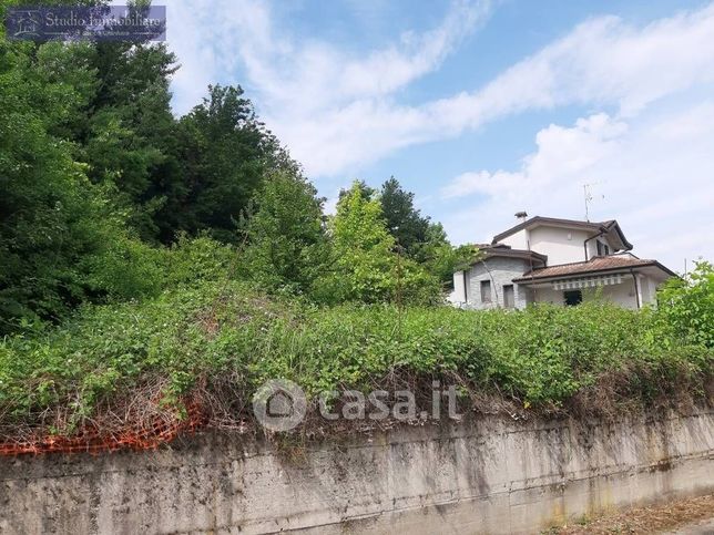 Terreno edificabile in residenziale in Via Riazzolo