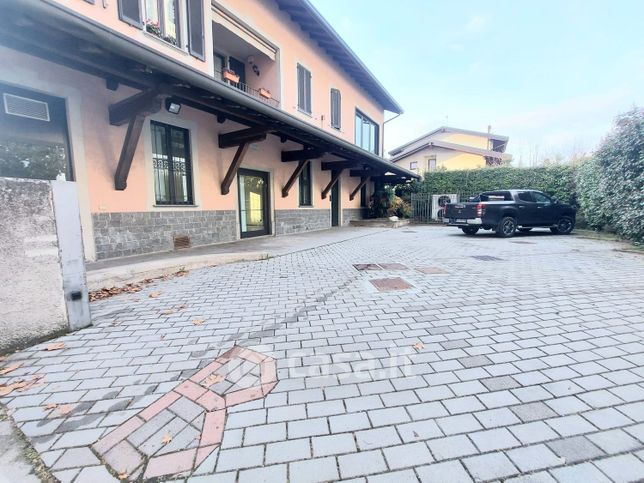 Ufficio in commerciale in 