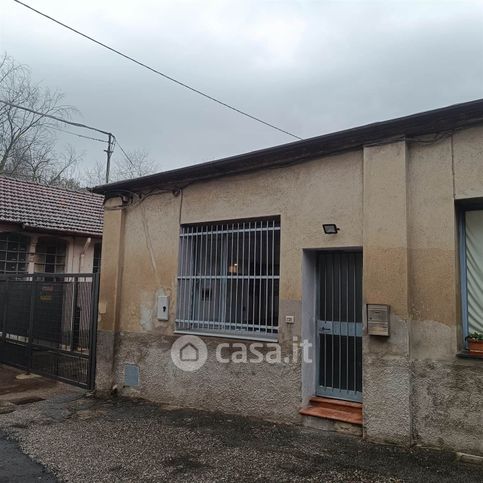 Capannone in commerciale in 