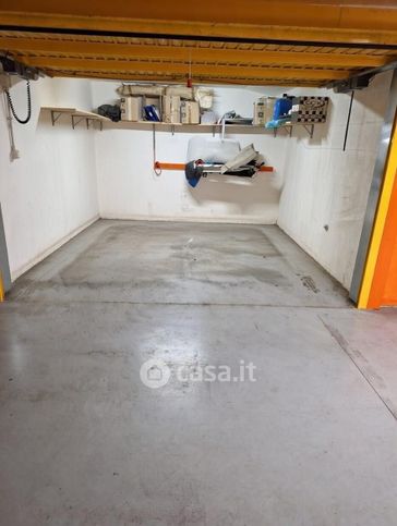 Box/posto auto in residenziale in Via Isernia