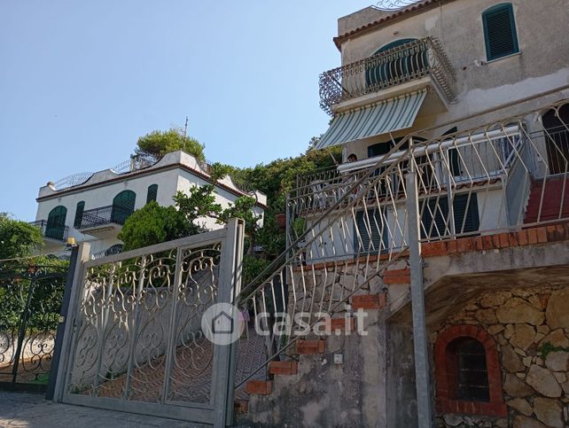 Villetta a schiera in residenziale in Piazza Monte d'Argento 4