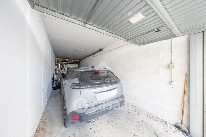 Box/posto auto in residenziale in Via del Fosso dell'Osa 476