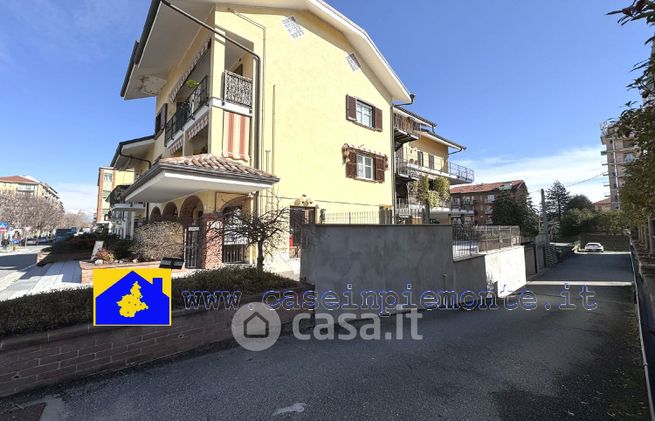 Box/posto auto in residenziale in Viale Vittoria 37