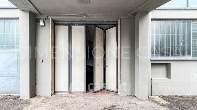 Capannone in commerciale in Via Martiri delle Foibe