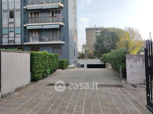 Box/posto auto in residenziale in Via Don Carlo Gnocchi 33